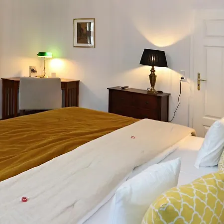 Vorderburg Hotel 3*