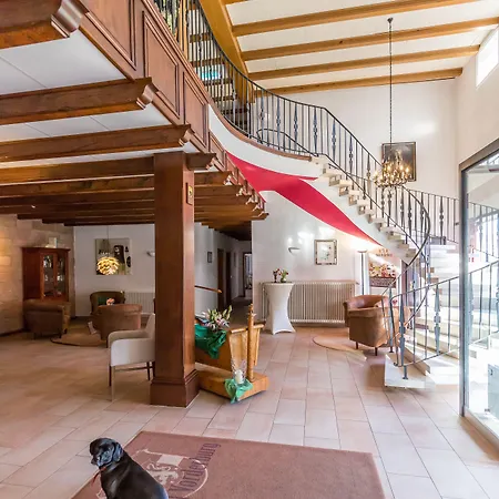 Vorderburg 3* Schlitz