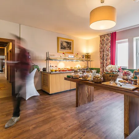 Vorderburg 3* Schlitz